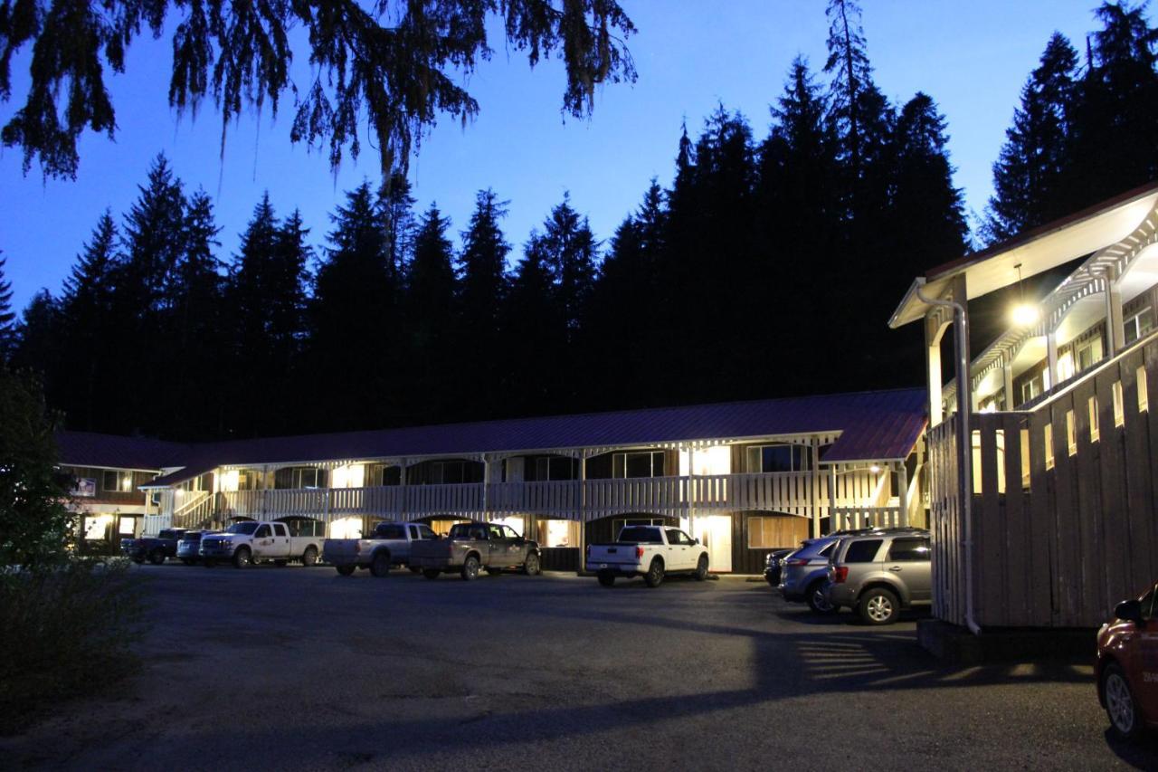 Pioneer By The River Motel 2*